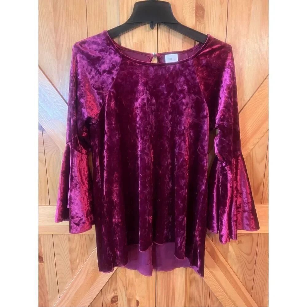 CUPIO velvet Women's bell sleeve key hole back top Size Small (3813)